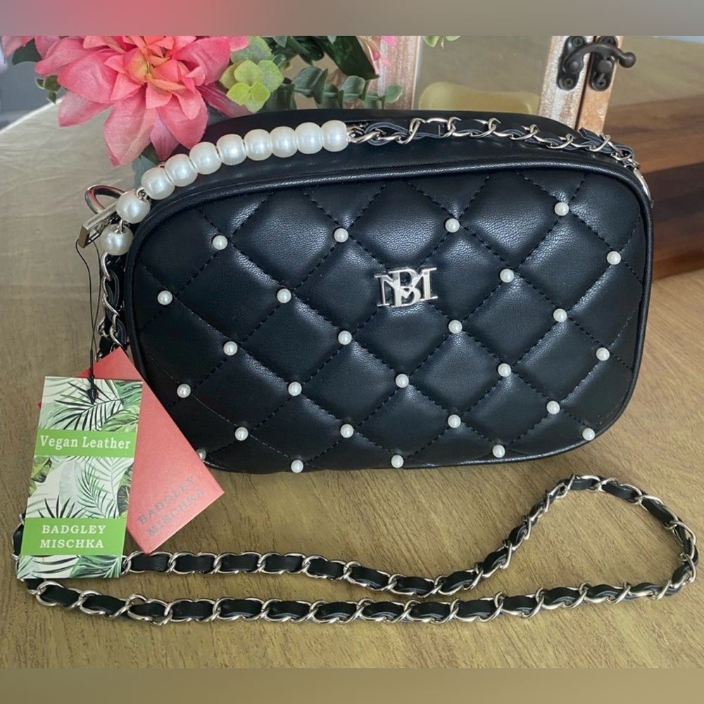 NWT Badgley Mischka Diamond Quilted Black Crossbody with Pearl Detail